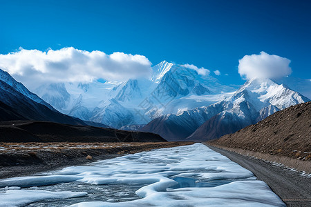 唯美的雪山风景图片