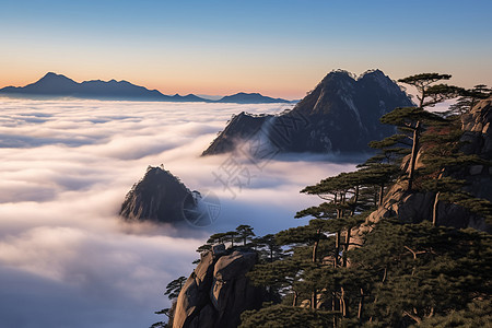 晨曦的高峰图片