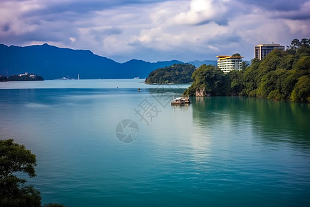 湖光岩日月潭的湖光山色背景