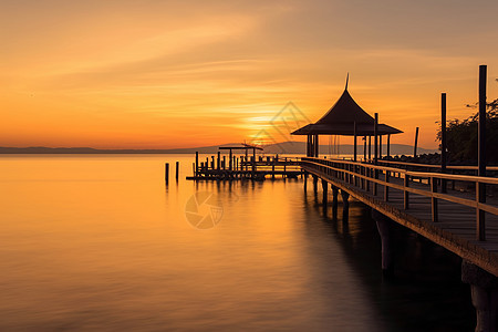 夕阳下的海岛日落图片