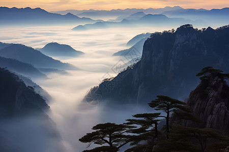 云海中的山峰图片