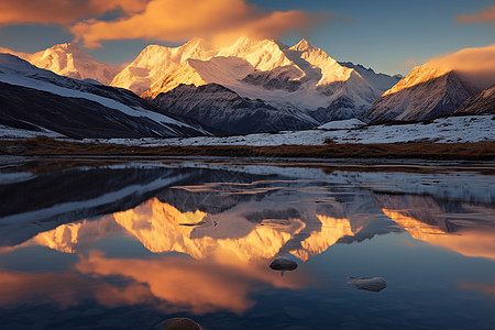 雪山湖泊雪山倒影美景背景