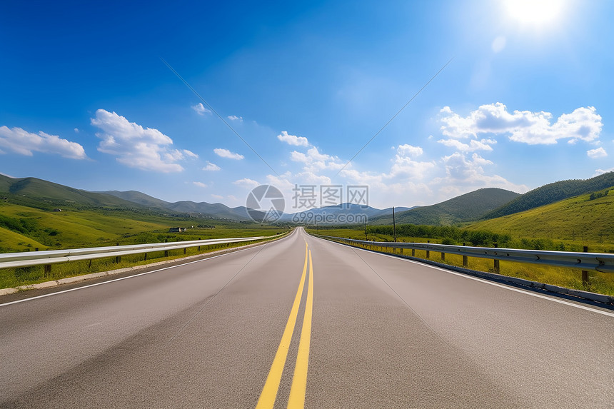 蓝天白云下空旷的高速公路图片