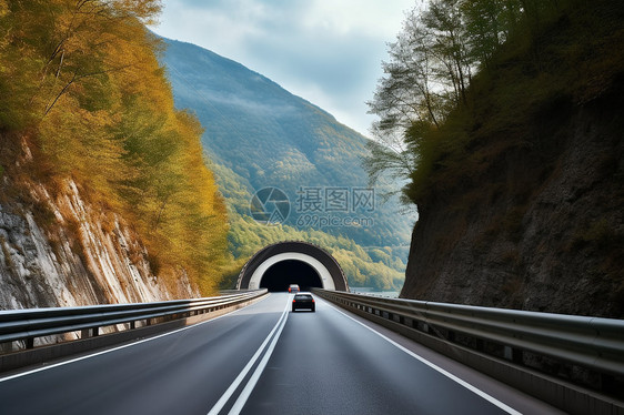 山中的公路隧道图片