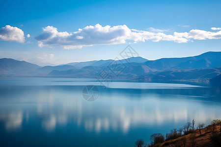 山脉湖泊图片