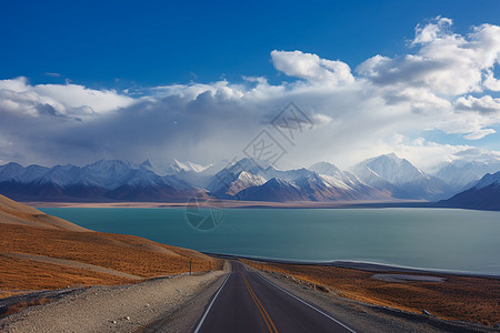 公路沙地雪山湖泊图片