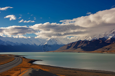 湖泊雪山风景图片