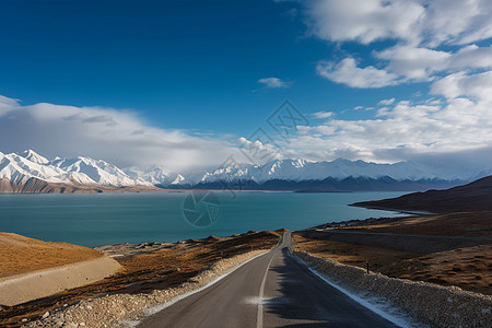 高原雪山湖泊图片