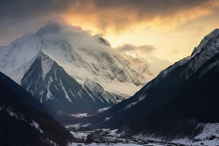 壮观秀丽的雪山图片