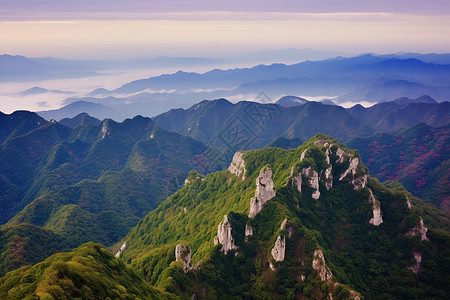 山顶岩石自然风景图片