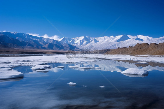 美丽的雪山风景图片