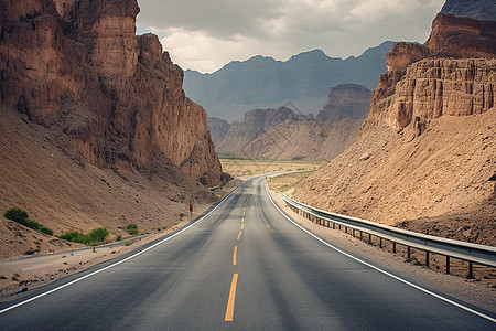 山脉里的道路图片