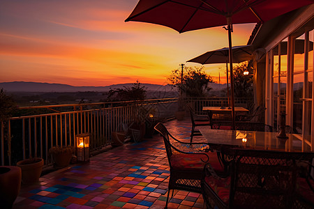 日落时丰富多彩的餐厅露台图片