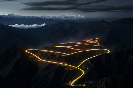 夜晚发光的马路图片