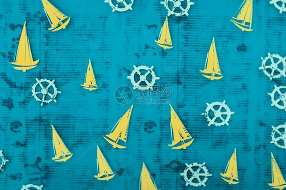蓝色船舵图片