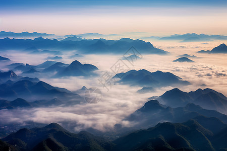 绵延起伏的山峦图片