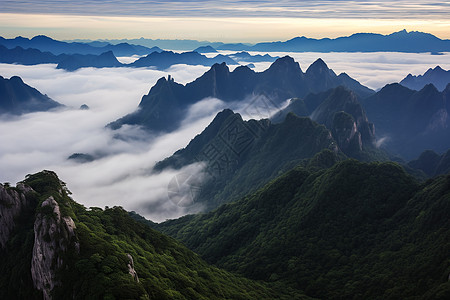 青山连绵的云海图片