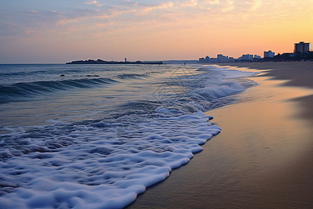 海水拍打的浪花图片