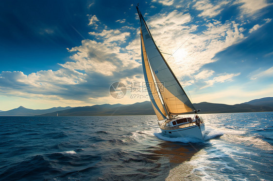 日落时的海上帆船图片