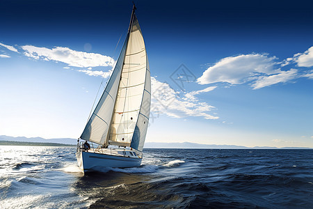 夏季海上的帆船图片