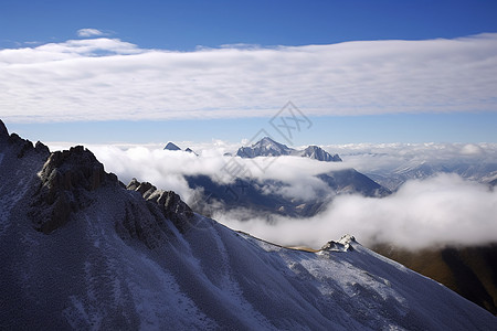 夹金山的云海景观背景