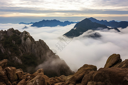 围绕云雾的山脉图片