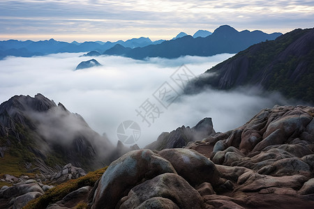 山脉的岩石风景图片