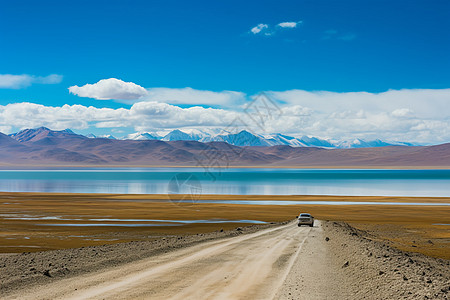 西藏新藏公路的蓝天背景