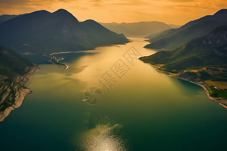 日落时的峡湾风景图片