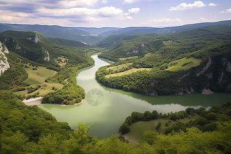 绿色的山川河流图片