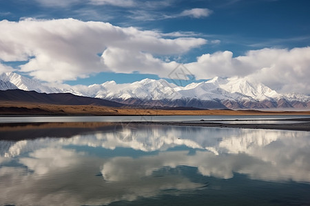 风景秀丽湖泊背景图片