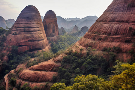 高耸的山峰图片