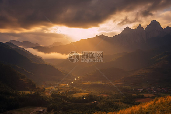 日落时分的山脉景观图片