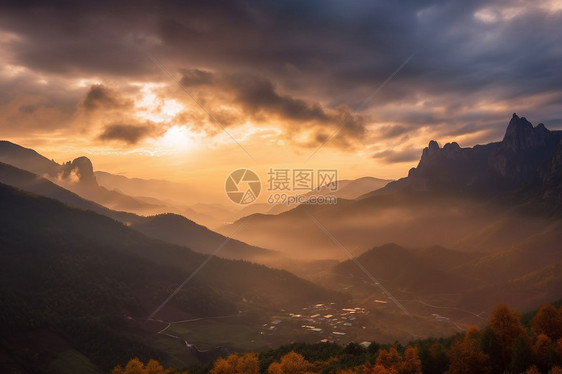 夏季山间的自然景观图片