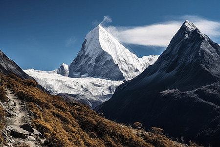 蓝天下的雪山风景图片