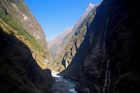 陡峭的峡谷风光图片