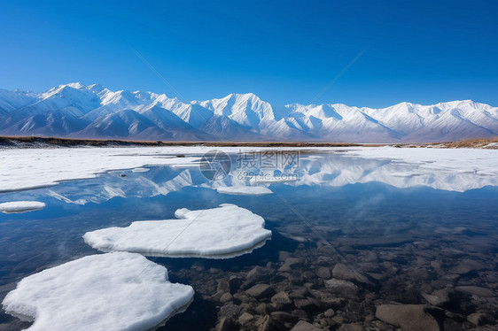 远处的雪山图片