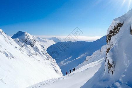 远处的登山者图片