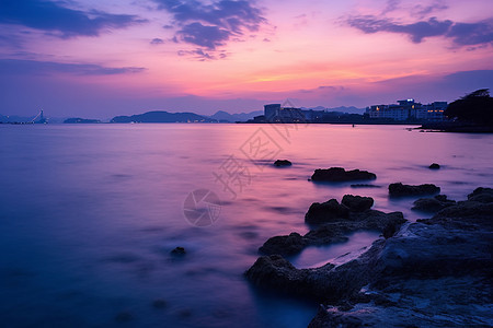 夕阳余晖照在海面上图片