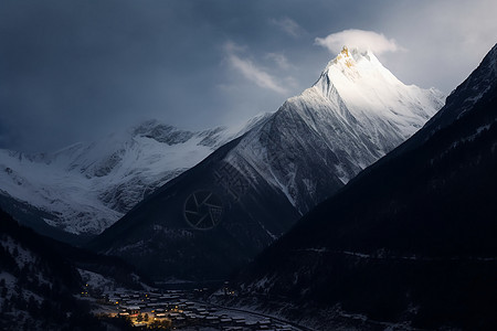 冬天户外山峰雪山自然风景图片