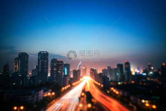 夜晚的暮光之城景观图片