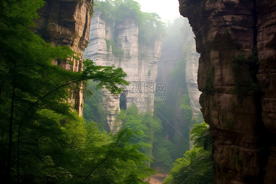 一座威武的大山图片