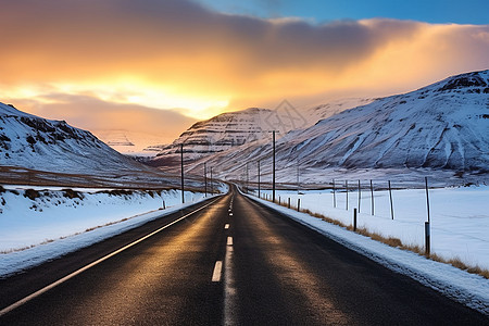 冬季的公路雪山图片