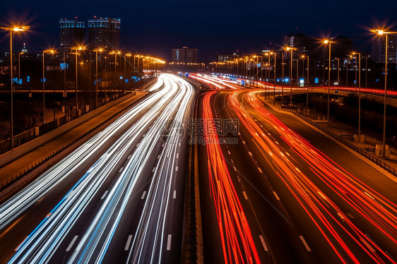 灯火通明的高速公路图片