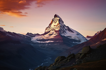 徒步登山旅行图片