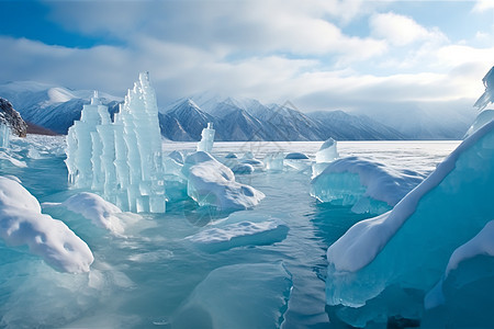 湖上的冰丘图片