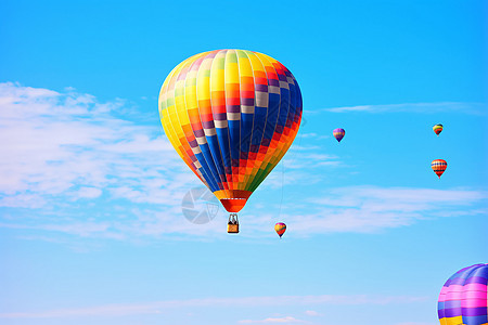 空中的热气球图片