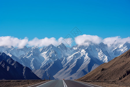 冬季的雪山公路图片