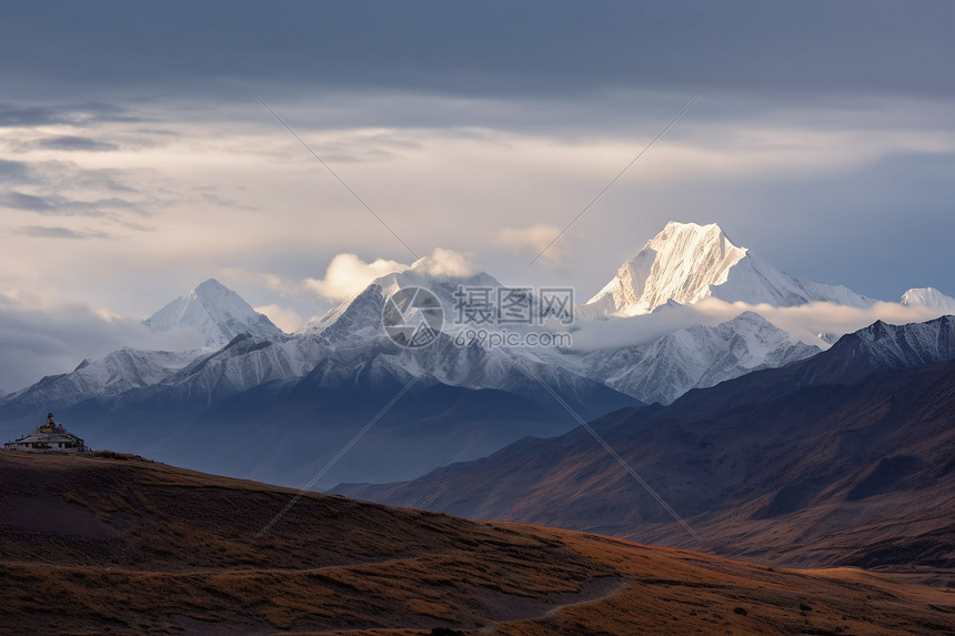 远处的雪山图片