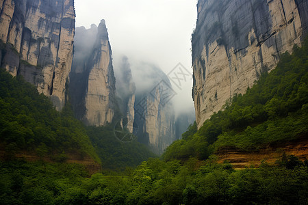 喀斯特地貌的峡谷图片